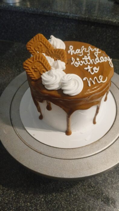 Vanilla biscoff cake