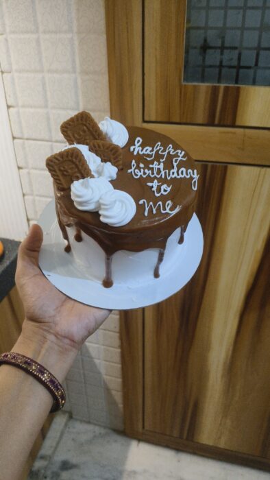 Vanilla biscoff cake